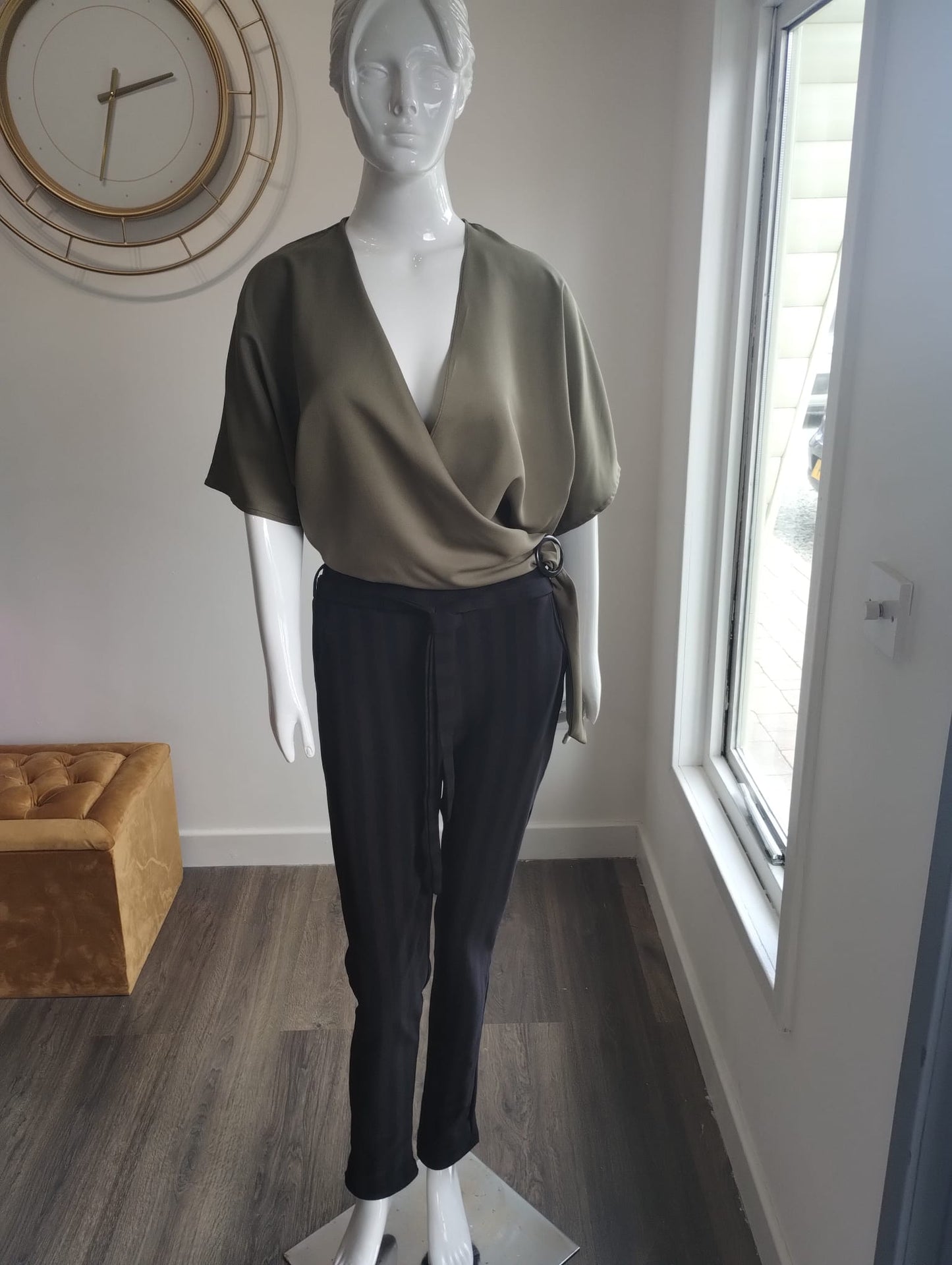 Fitted, tie waisted trousers