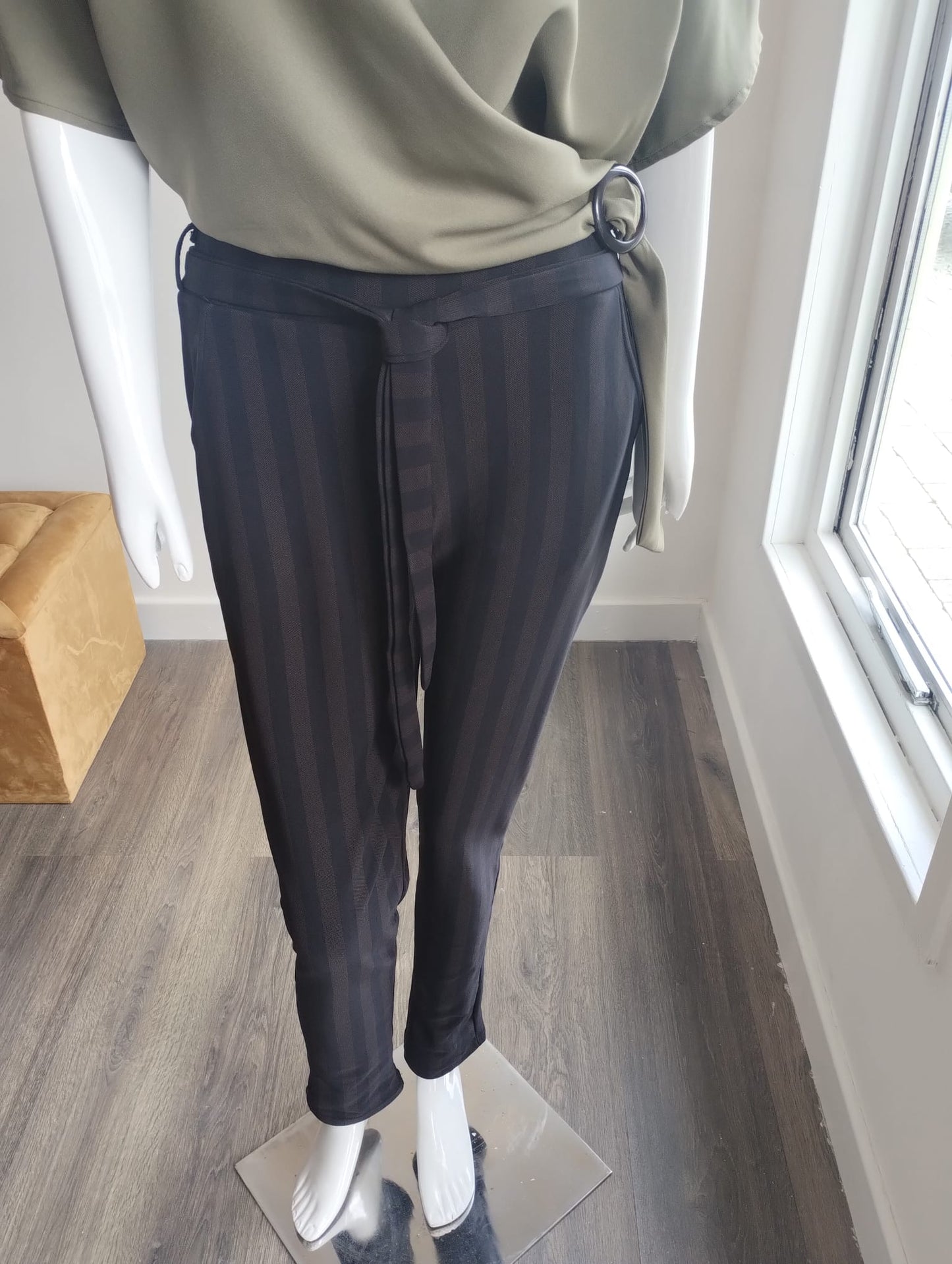 Fitted, tie waisted trousers