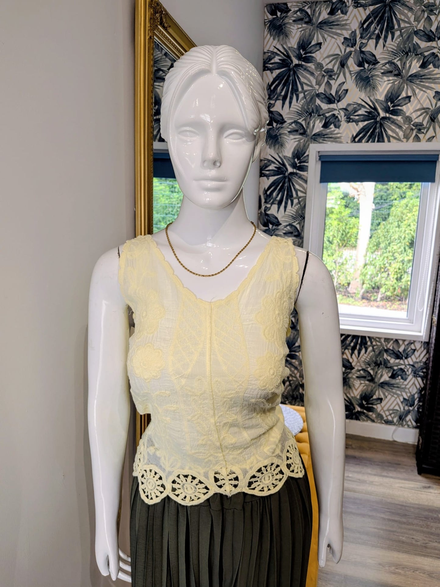 Patterned V neck