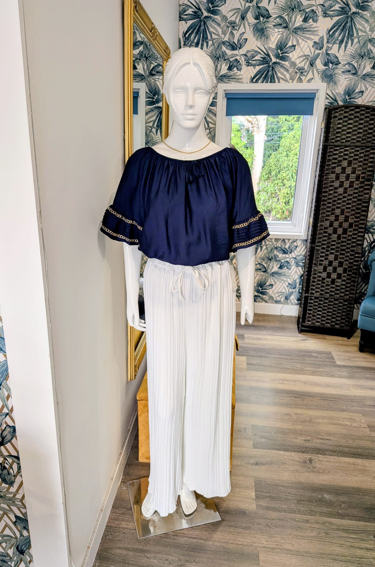 White pleated trousers