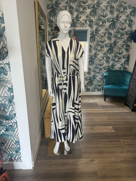 Patterned belted dress