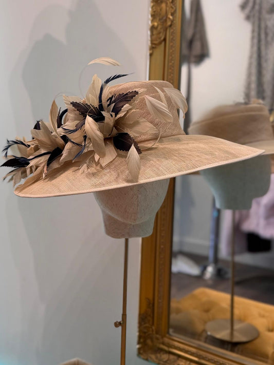 Beige hat with arrangement